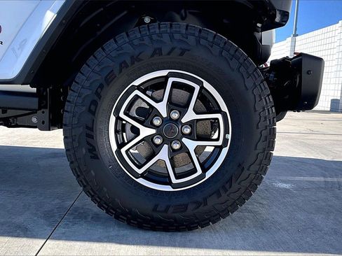 New 2025 Jeep Gladiator Rubicon image 21