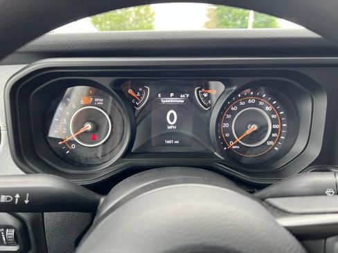 Used 2025 Jeep Wrangler Sport AWD/4WD image 12