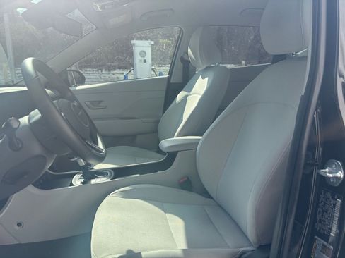 Used 2025 Hyundai Kona SEL image 37