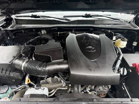 Used 2023 Toyota Tacoma SR AWD/4WD image 12
