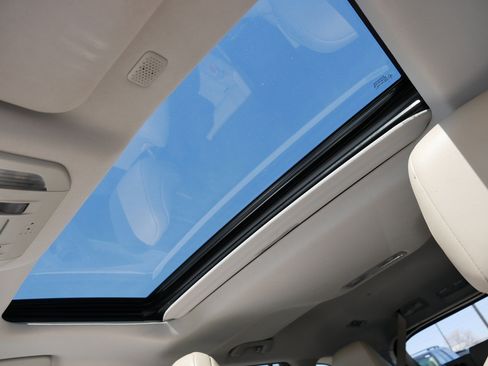 Used 2022 Toyota Highlander XLE image 32