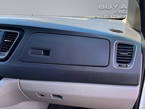 Used 2017 Kia Sedona LX FWD image 17