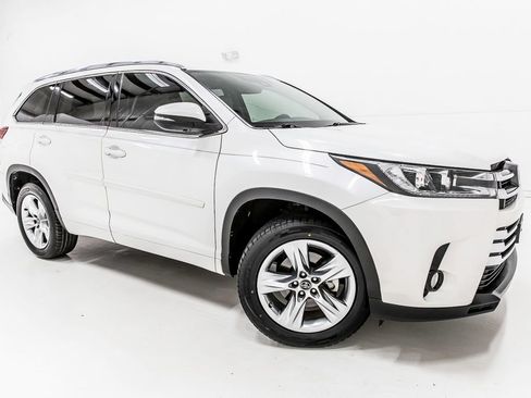 Used 2017 Toyota Highlander Limited FWD image 10