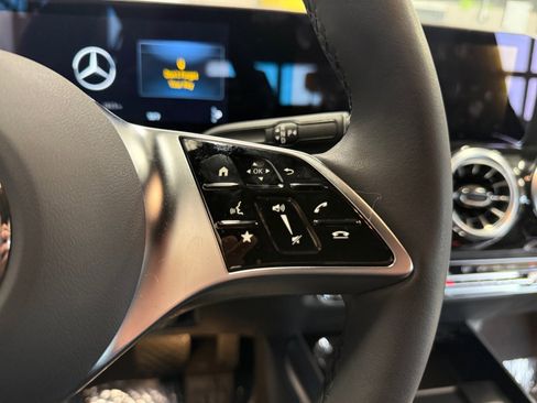 Used 2025 Mercedes-Benz GLA 250 4MATIC image 18