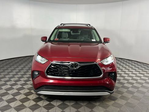 Used 2024 Toyota Highlander Platinum image 13