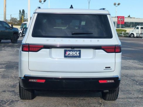 Used 2024 Jeep Wagoneer Series II w/ Flexible Seating Group image 7