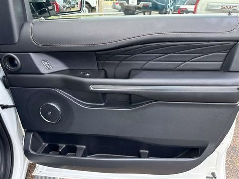Used 2021 Ford Expedition Platinum image 18