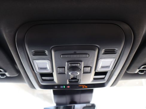 Used 2024 Chevrolet Tahoe High Country AWD/4WD image 31