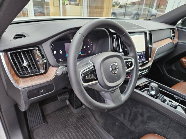 Certified 2023 Volvo XC60 B5 Plus w/ Climate Package AWD/4WD image 23