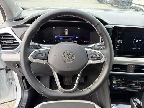 New 2026 Volkswagen Taos SE FWD image 23