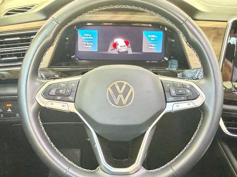 Used 2025 Volkswagen Atlas SE AWD/4WD image 29