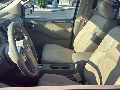 Used 2012 Nissan Frontier SL w/ Moonroof Pkg RWD image 14