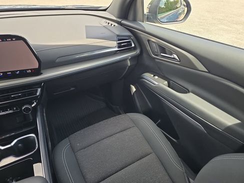 Used 2025 Chevrolet Traverse LT w/ LPO, Floor Liner Package FWD image 12