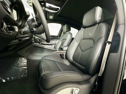 New 2025 Porsche Macan S image 5