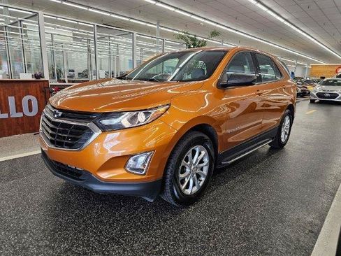 Used 2018 Chevrolet Equinox LS AWD/4WD image 2
