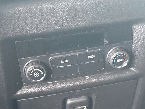 Used 2020 Chevrolet Traverse LT image 24