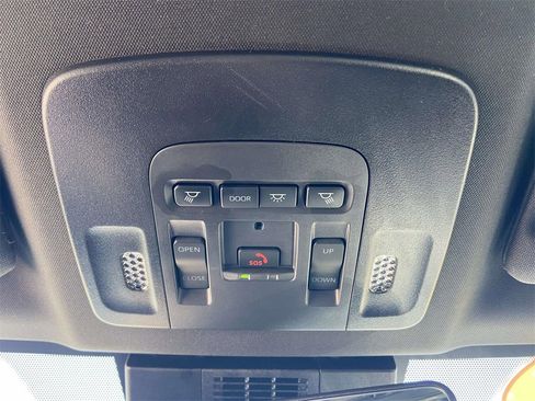 Used 2025 Toyota Camry SE image 21