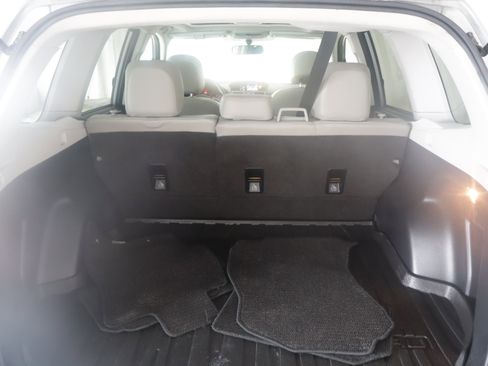 Used 2017 Subaru Forester 2.5i Premium w/ All-Weather Package image 11