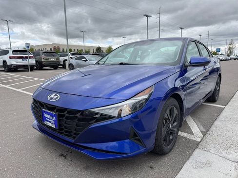 Used 2023 Hyundai Elantra SEL FWD image 3