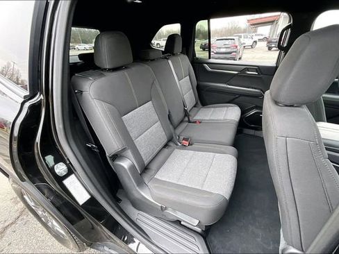 Used 2025 GMC Acadia Elevation image 25