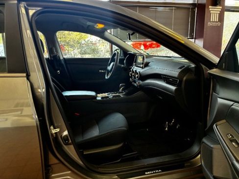 Used 2024 Nissan Sentra SV FWD image 31