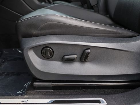 Used 2022 Volkswagen Tiguan SE R-Line image 22