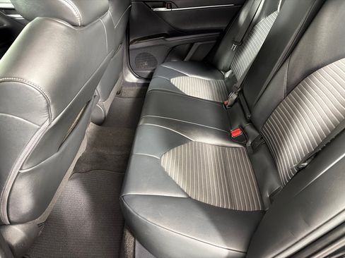 Used 2022 Toyota Camry SE FWD image 18