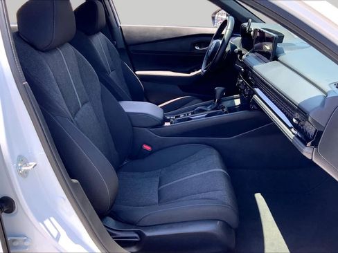 Used 2025 Honda Accord Sport image 9