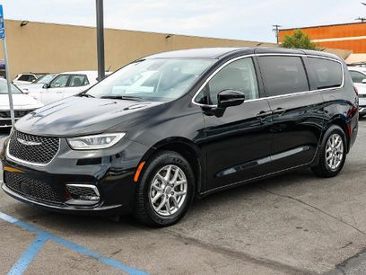 Used 2024 Chrysler Pacifica Touring-L