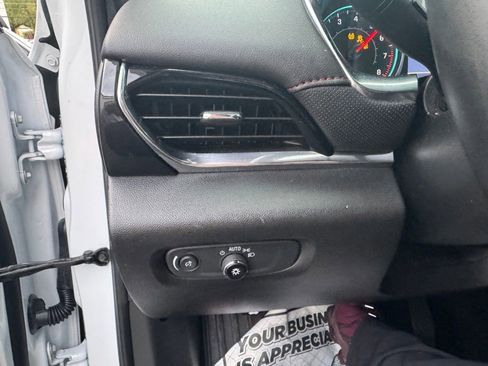 Used 2023 Chevrolet Traverse RS image 16