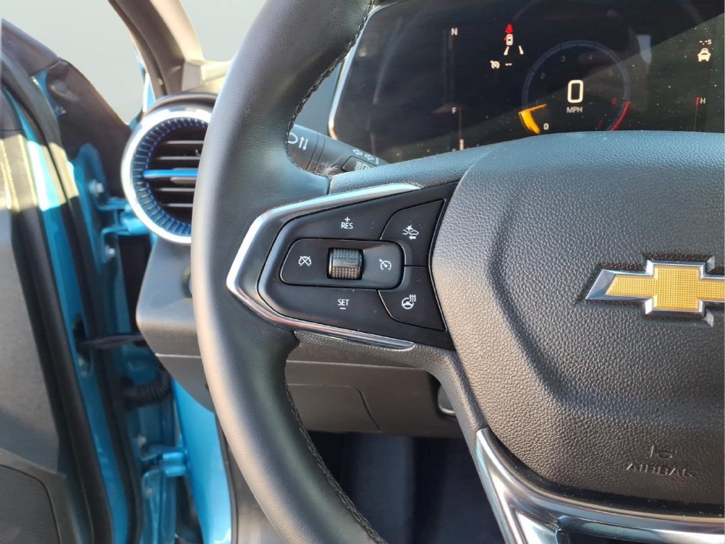 Used 2025 Chevrolet Trax LT w/ LT Convenience Package FWD image 19
