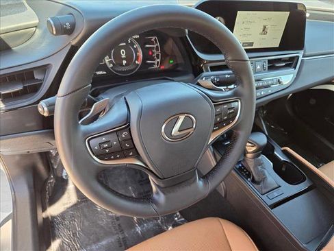 Used 2025 Lexus ES 350 image 10