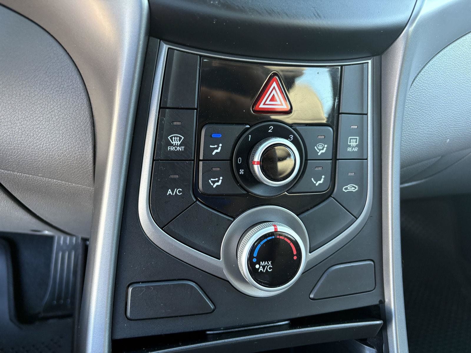 Used 2015 Hyundai Elantra SE w/ Option Group 02 FWD image 32