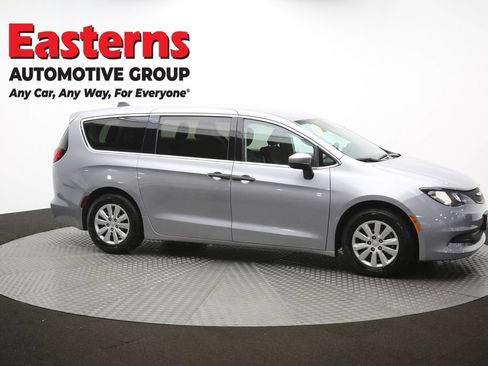 Used 2021 Chrysler Voyager L FWD image 45