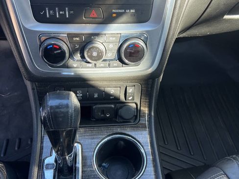 Used 2015 GMC Acadia SLT image 19