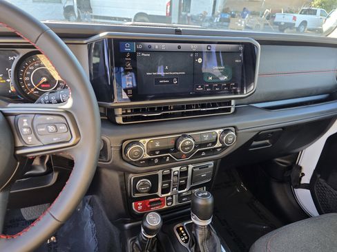 Certified 2025 Jeep Wrangler Unlimited Rubicon image 15