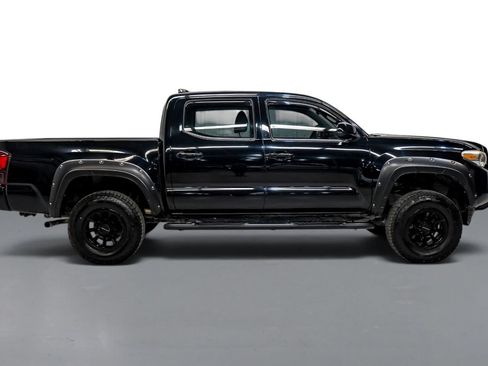 Used 2018 Toyota Tacoma SR w/ SR Convenience Package AWD/4WD image 5