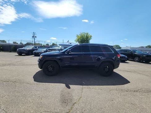 Used 2018 Jeep Grand Cherokee Laredo AWD/4WD image 23