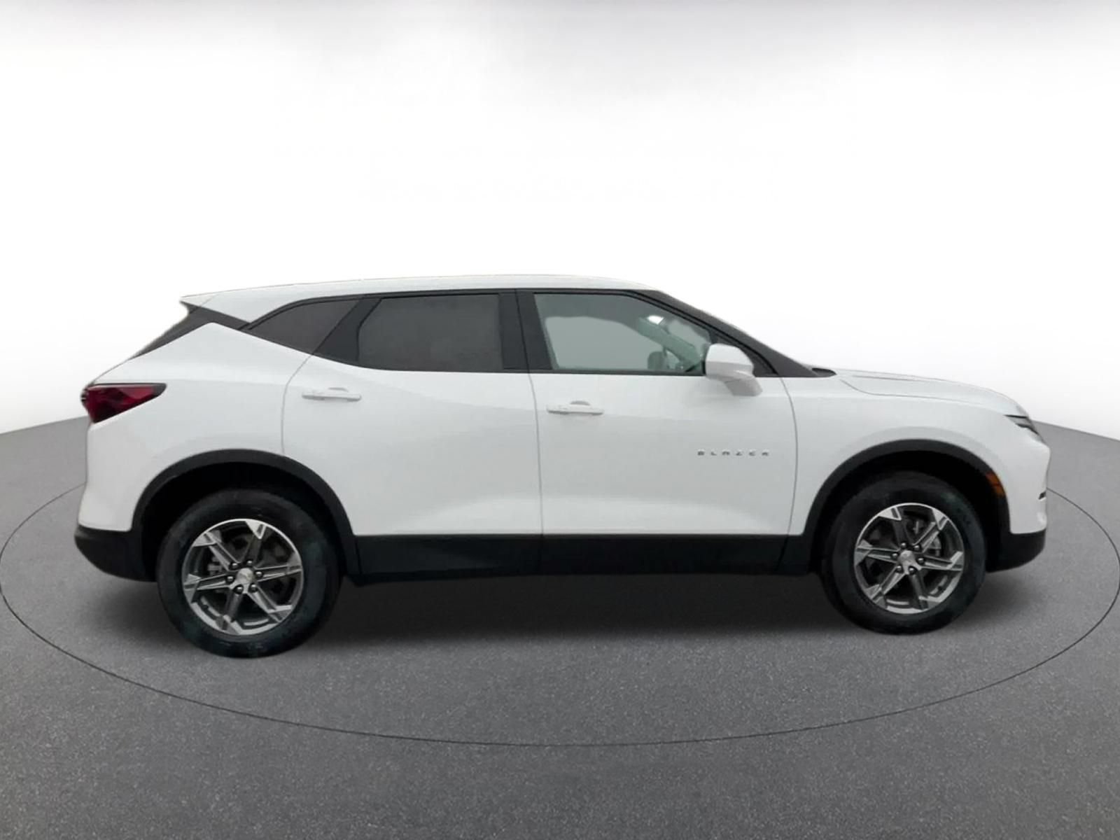 Used 2025 Chevrolet Blazer LT FWD image 15