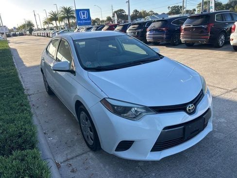 Used 2015 Toyota Corolla LE image 3