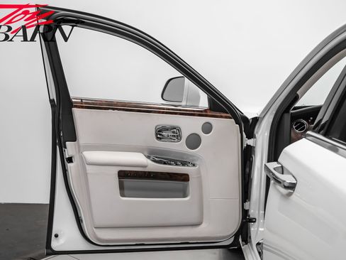 Used 2012 Rolls-Royce Ghost Extended Wheelbase image 20