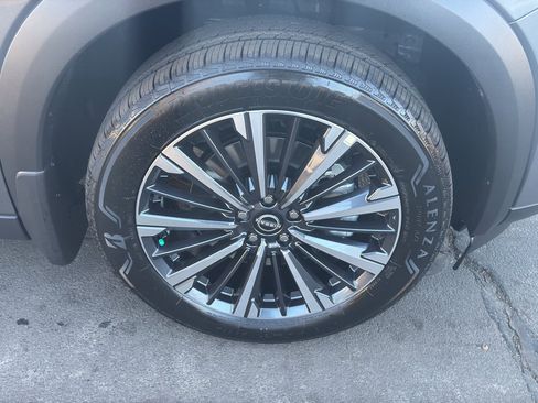 New 2026 Nissan Pathfinder Platinum image 9