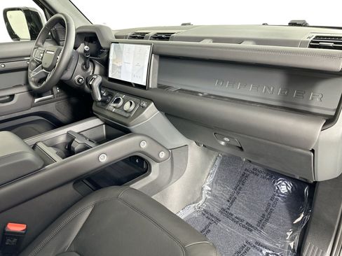 Used 2025 Land Rover Defender 110 S AWD/4WD image 27