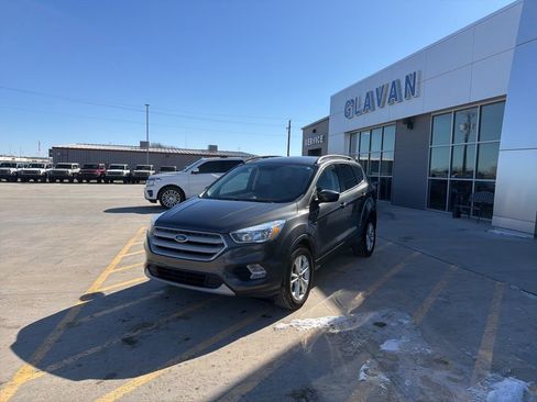 Used 2018 Ford Escape SE image 3