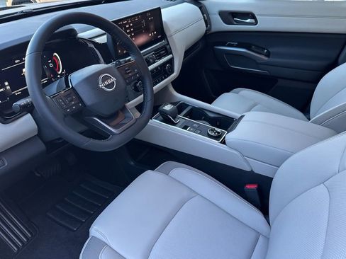 New 2026 Nissan Pathfinder SL image 8