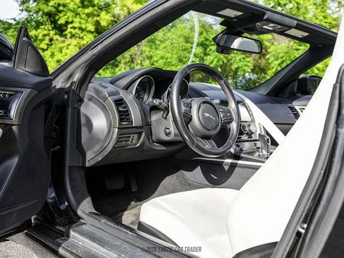 Used 2015 Jaguar F-TYPE S RWD image 30