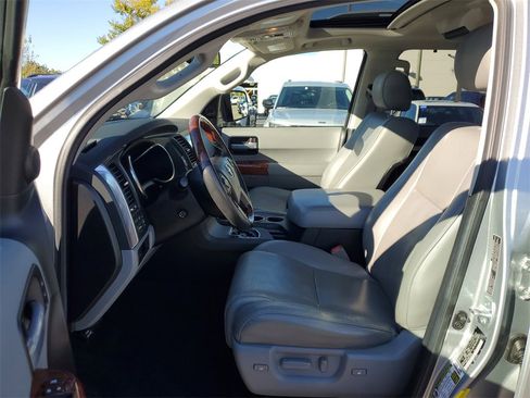 Used 2020 Toyota Sequoia Platinum image 11
