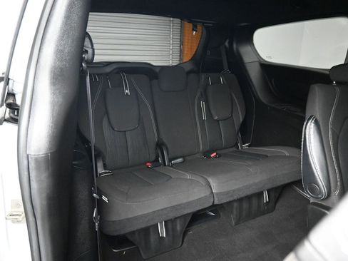 Used 2024 Chrysler Pacifica Touring image 53