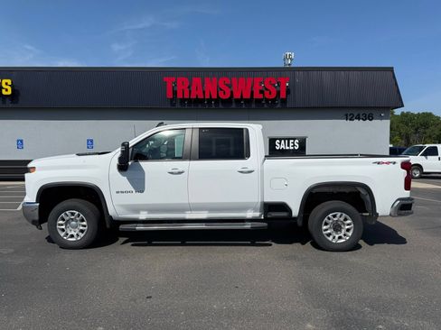 Used 2025 Chevrolet Silverado 2500 LT w/ Convenience Package AWD/4WD image 2