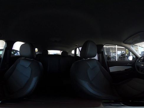 Used 2025 Chevrolet Trax LT image 42